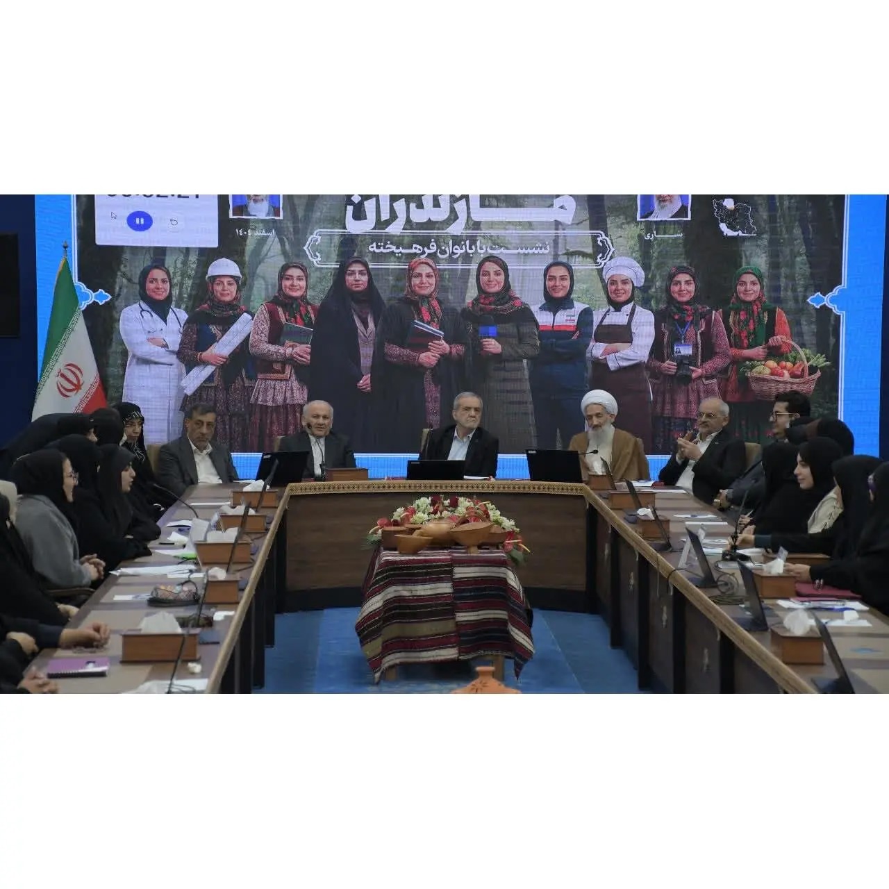 دستبافته‌های بومی زنان مازندرانی به رئیس‌جمهور اهدا شد