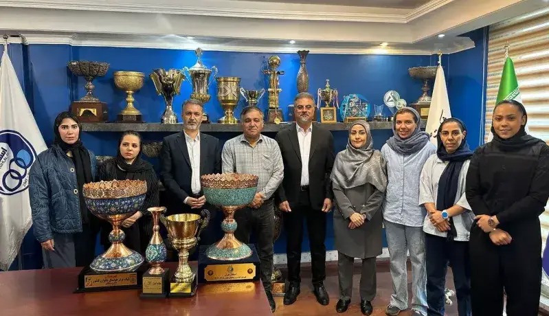 چهار جام جدید در ویترین استقلال