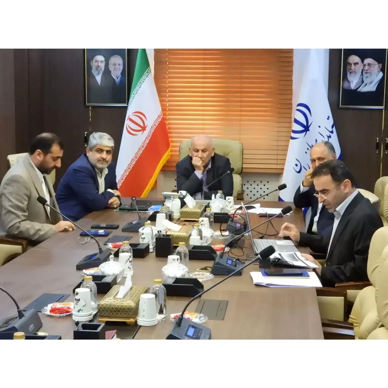 احداث نیروگاه‌های خورشیدی شناور بر روی آبندان‌ها در دستور کار استاندار