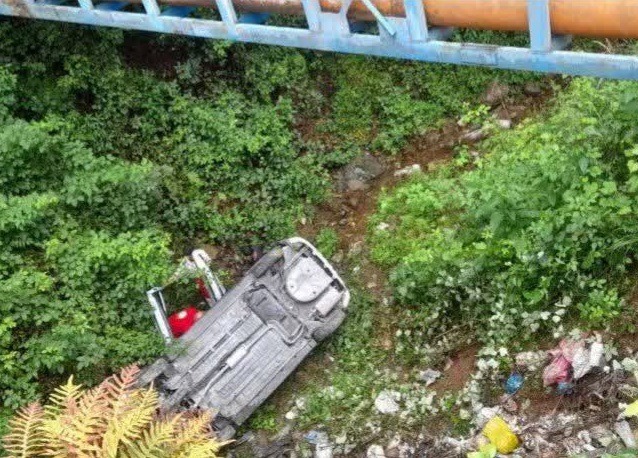 واژگونی خودرو در محور جواهرده بدون تلفات جانی