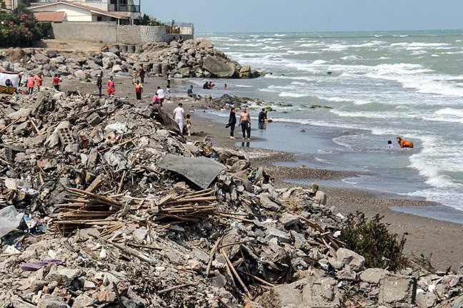 آلودگی شناگاه های چالوس؛ پرچم شنا آبی نیست