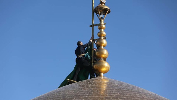 فیلم/ سینه زنی با نوای محلی مازنی در حرم مطهر امام رضا(ع)