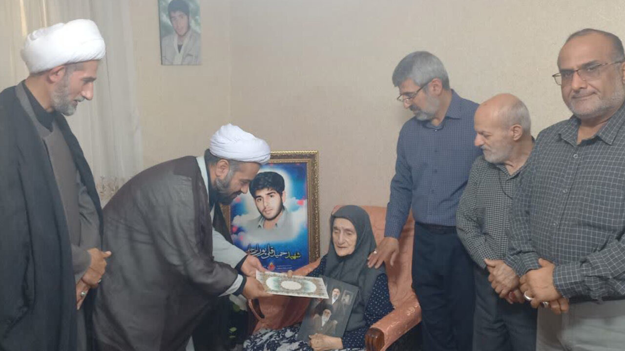 مادر شهید قلی‌پور خانه ۲۰ میلیارد تومانی خود را در چالوس وقف کرد
