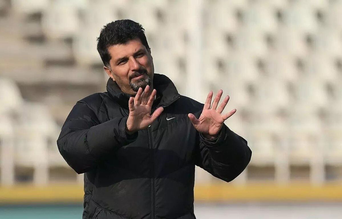 نساجی برای حضور در لیگ برتر با مجتبی حسینی به توافق رسید