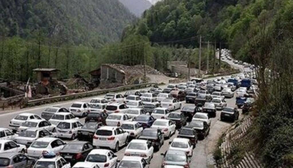 ترافیک سنگین در آزادراه تهران - شمال و جاده کرج - چالوس