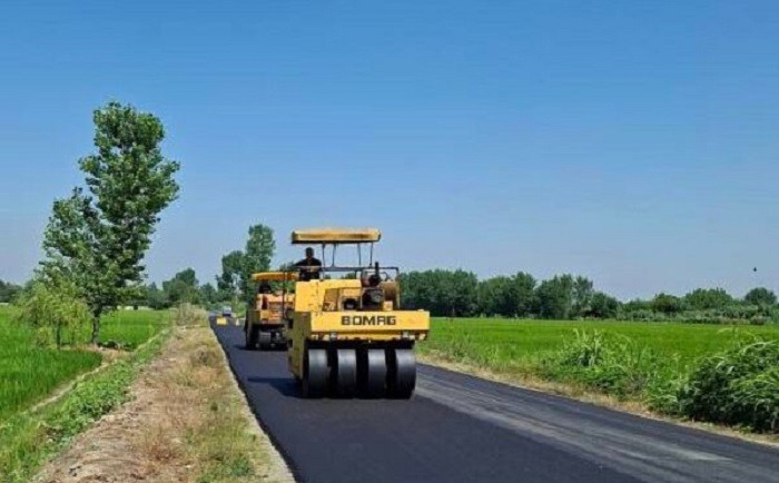 آغاز روکش آسفالت ۱۲ کیلومتر از محور روستایی لله‌بند دراسله سوادکوه