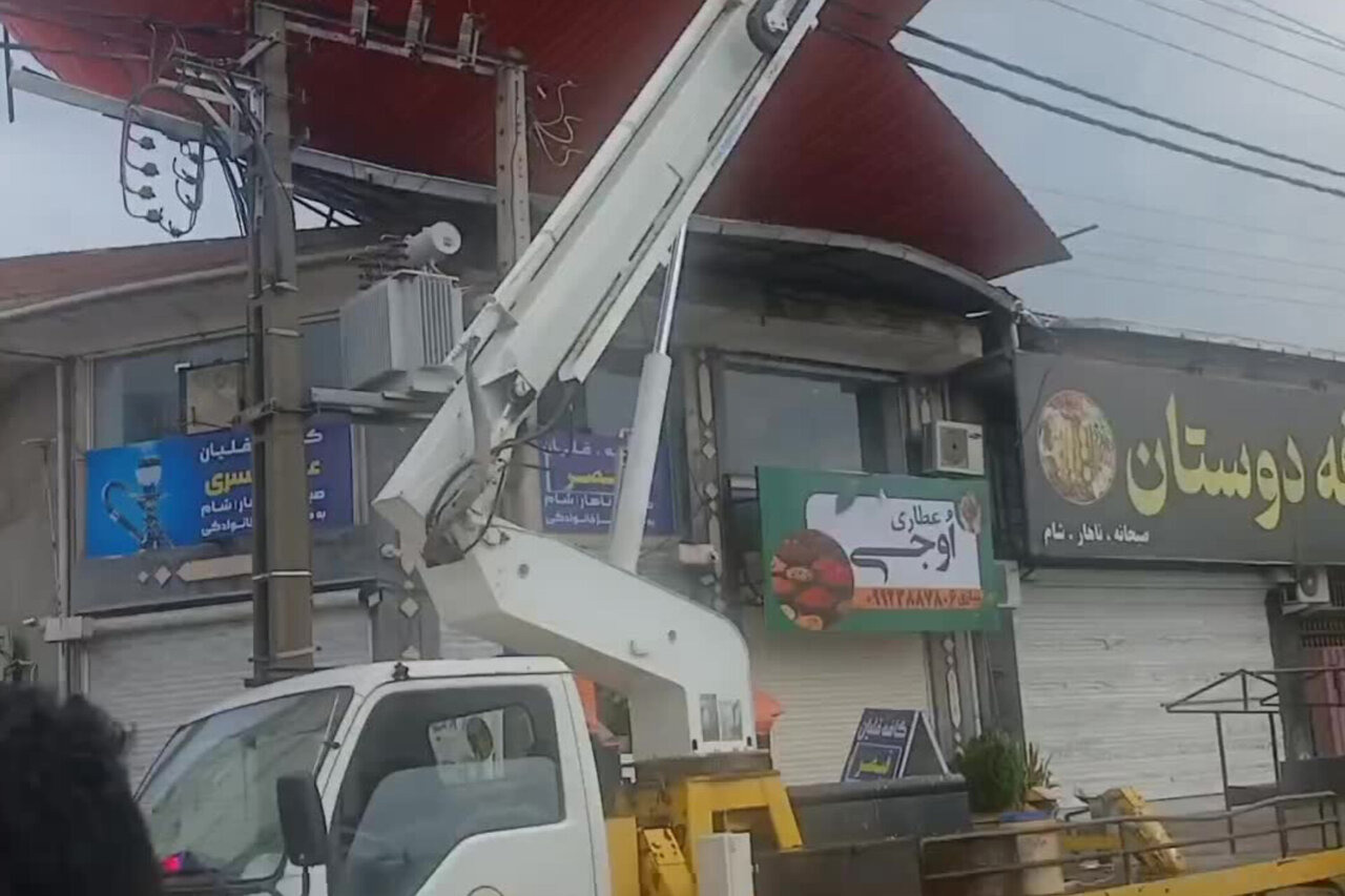 ۷۷۲ واحد مسکونی براثر تندباد در ساری خسارت دید؛ قطع برق ۲۵۰ فیدر