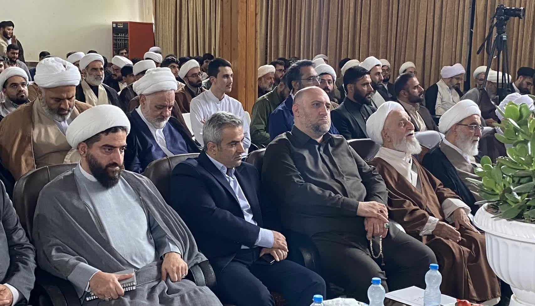 حوزه علمیه باید زنده، پویا، انقلابی و زمان‌شناس باشد