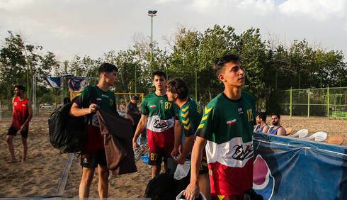 آغاز لیگ برتر هندبال‌ ساحلی مردان کشور در اصفهان؛ ۹ تیم برای فتح سکوی قهرمانی