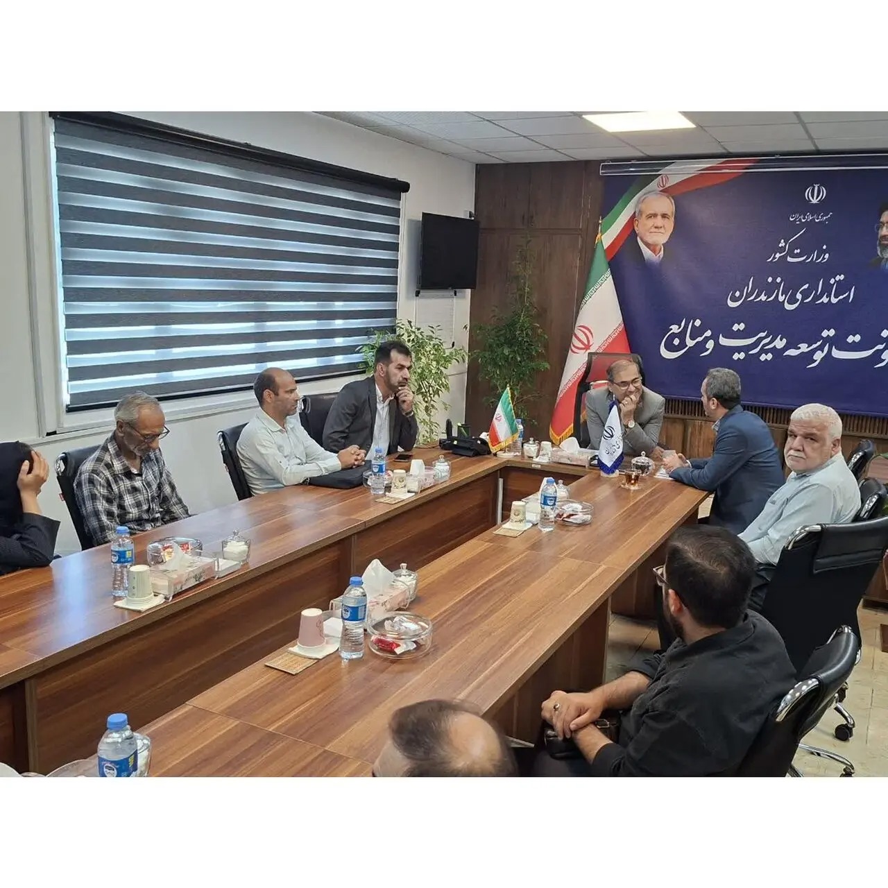 بررسی مطالبات اداری مردم در ملاقات عمومی معاون توسعه مدیریت استاندار