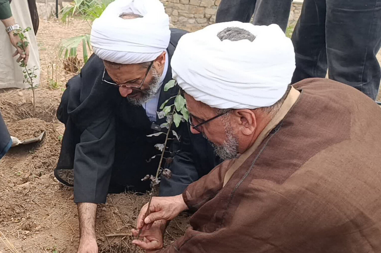 وقف دررفع نیازهای اجتماعی نقش دارد؛ توزیع ۱۰۰ هزار بسته لوازم التحریر