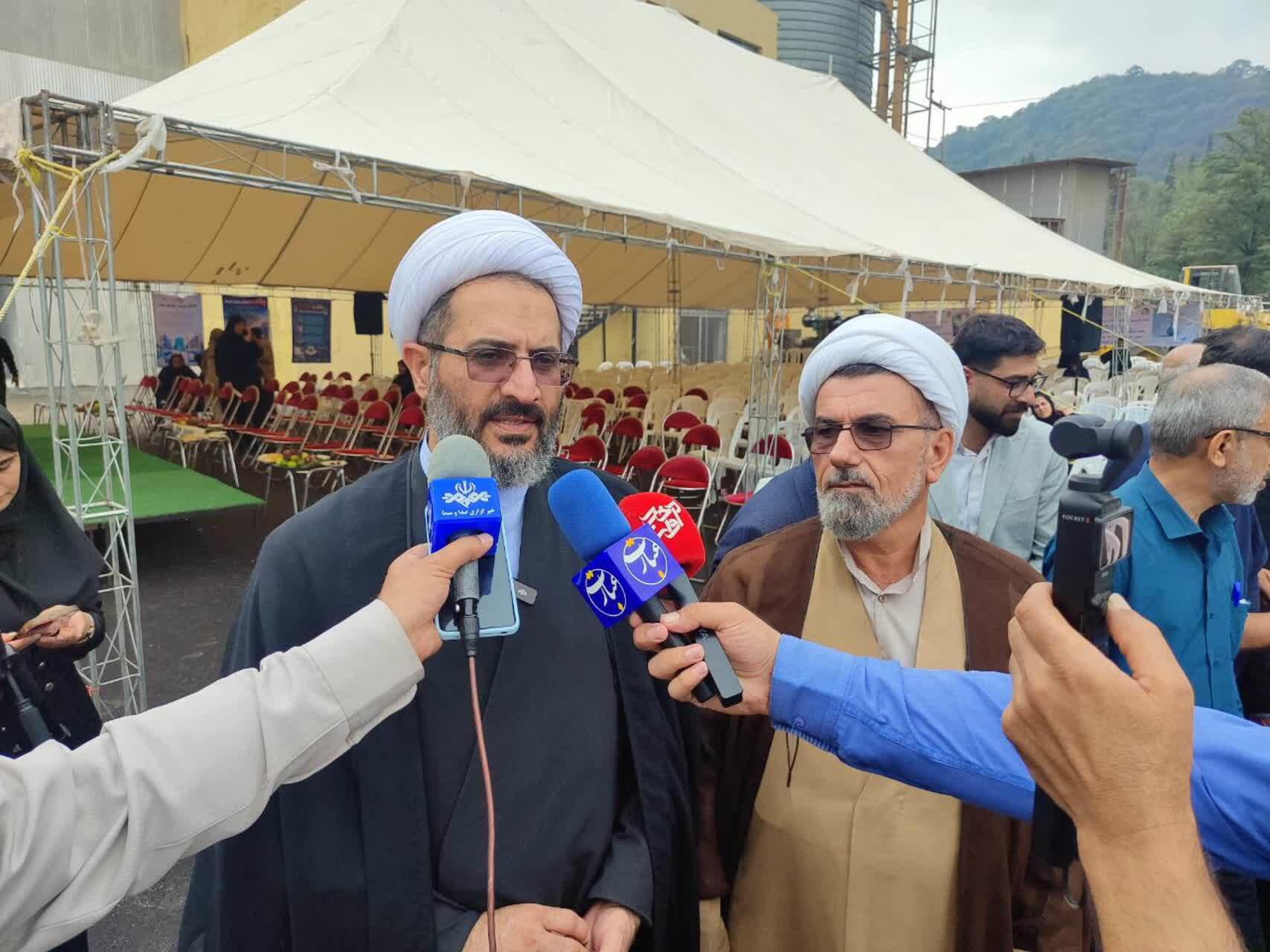 توزیع ۱۰۰ هزار بسته تحصیلی میان دانش‌آموزان کم‌برخوردار کشور