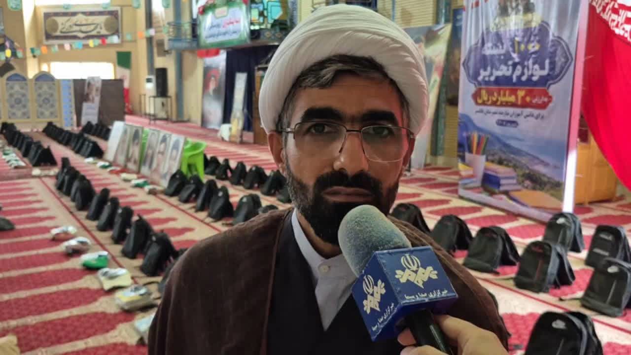 توزیع ۱۰۰۰ بسته لوازم‌التحریر میان دانش‌آموزان نیازمند بابلسری