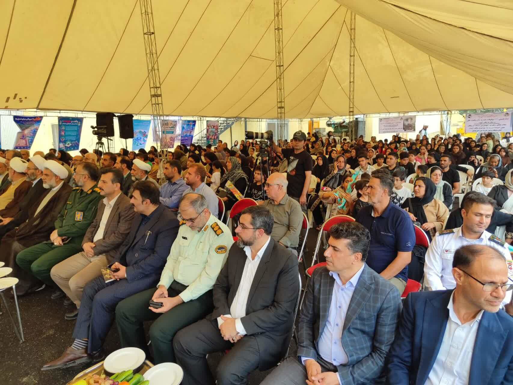 توزیع ۴ هزار بسته تحصیلی بین دانش‌آموزان کم‌برخوردار بهشهر