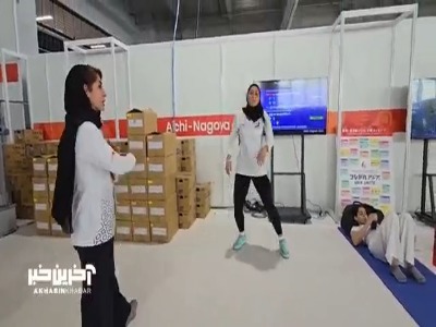 گرم کردن نجمه بوشهری‌زاده، بازیکن تیم ملی اسکواش پیش از بازی با حریف مالزیایی در بازی‌های آسیایی
