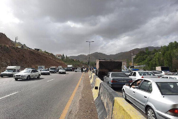 کندوان و آزادراه تهران-شمال یک‌طرفه شد؛ ترافیک سنگین در مسیر شمالی