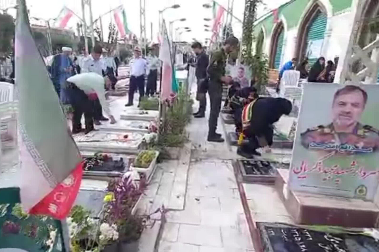 غبارروبی گلزار شهدای ساری