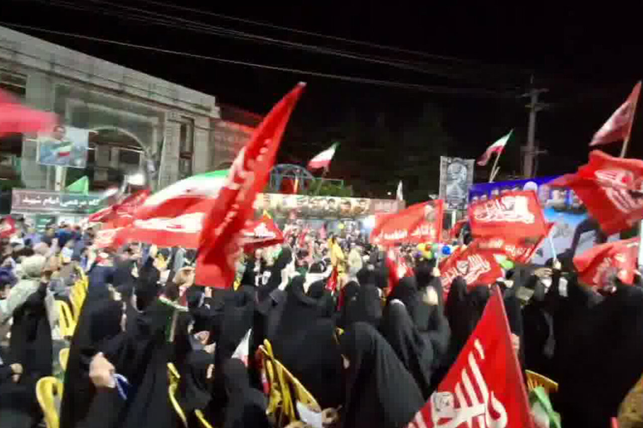 حضور پرشور خانواده های چالوسی همراه کودکان در شب ۲۲۳