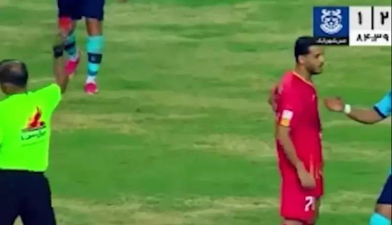 گفتگو با بازیکن اخراجی لیگ که از زمین بیرون نرفت!