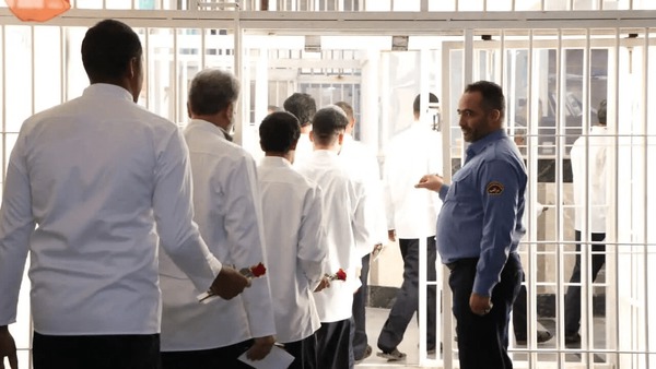 نیکوکار یزدی در روز تولدش ۸ زندانی آزاد کرد