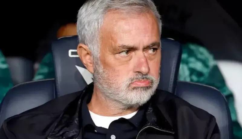 مورینیو: کانسلو اخراج نشد! VAR امشب هم خواب بود