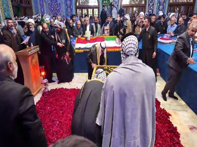 ادای احترام سران عشایر عراق به رهبر شهید
