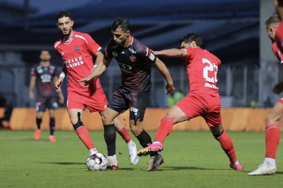 جدال پرشور‌های قرمز: نساجی – پرسپولیس، امروز در قائم شهر
